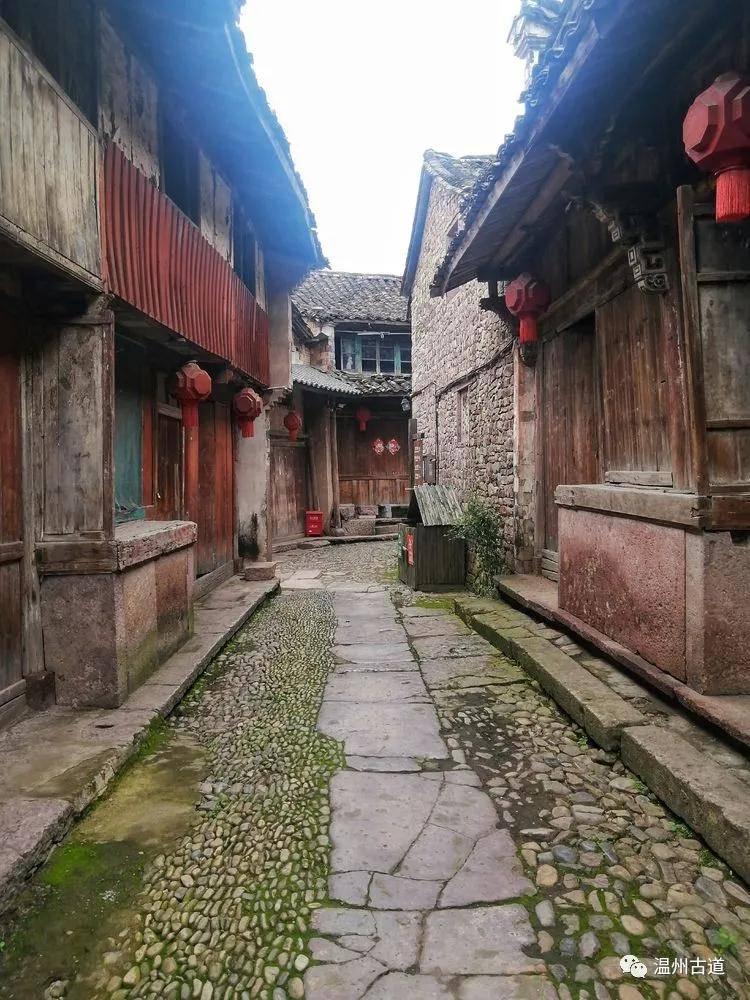 解惑达人,探索无限,尽在员工有急事请假被领导拒签,你怎么看这个老板?